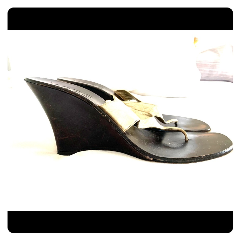 Perfect neutral wedge sandal. Kors to the rescue!